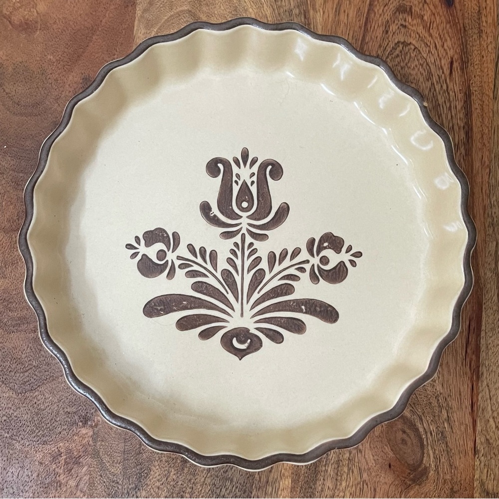 VTG, Pfaltzgraff Village, Pie Dish (1970s)